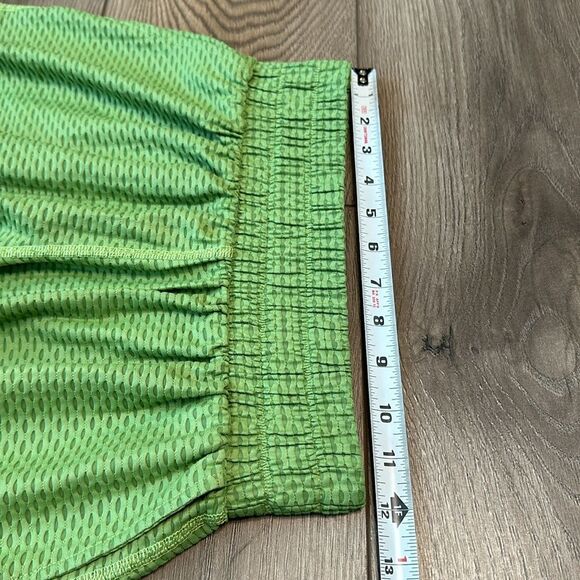 NWOT Noli Yoga Liquid Mesh High Waist Ivy Green Shorts Size Small - Picture 5 of 9